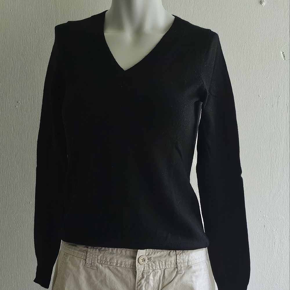 EUC BANANA REPUBLIC 83% Merino Wool V-NECK BLACK SWEATER XS